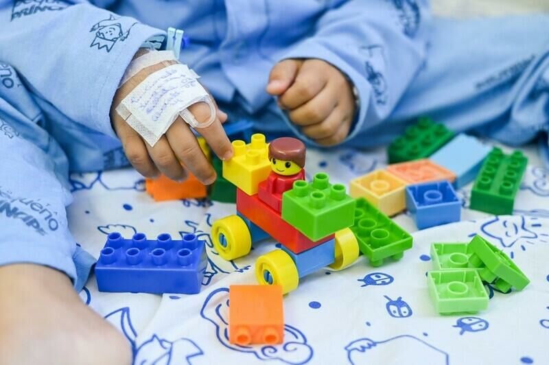 Imagem de compartilhamento para o artigo TDAH e autismo: quais são as semelhanças e diferenças? da MS Todo dia